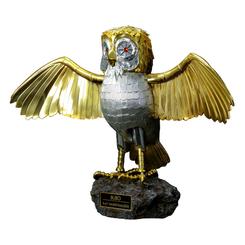 Forjada en la memoria del gran cine fantástico, esta estatua de Bubo de Clash of the Titans representa mucho más que una figura de colección: es un homenaje tangible al genio artesanal de Ray Harryhausen