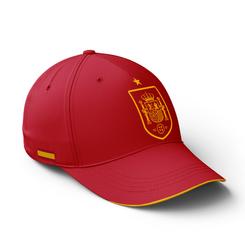 Luce los colores de La Roja con una gorra Selección Española pensada para acompañarte en el estadio, en el día a día o en cualquier escapada con estilo deportivo. Su diseño en rojo intenso