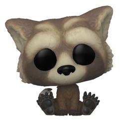 Figura de Baby Rocket Raccoon realizada en vinilo perteneciente a la línea Pop! de Funko. La figura tiene una altura aproximada de 9 cm., y está basada en la película de Guardianes de la Galaxia de Marvel Comics.