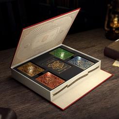 Descubre la magia en cada partida con el set de cartas premium de Harry Potter. Este exclusivo Harry Potter Playing Cards Box Set es un homenaje a los personajes más queridos de la saga, ideal para fans que buscan añadir un toque mágico a sus juegos