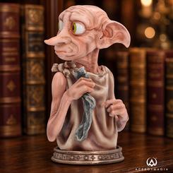Busto de Dobby de Harry Potter de unos 15 cm, fabricado en resina y pintado a mano. Representa al elfo doméstico sosteniendo un calcetín y cuenta con licencia oficial.