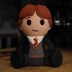 Figura de vinilo de Ron Weasley basado en la saga de Harry Potter con licencia oficial en un bonito aspecto de bordado de punto. Tiene aproximadamente13 cm de alto y viene en una caja