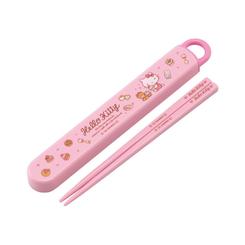 Si te gusta la cocina japonesa y quieres darle un toque de color y diversión a tu mesa, no te pierdas los palillos Hello Kitty Chopsticks with Box Sweety pink 16 cm. Estos palillos son oficiales de Sanrio 