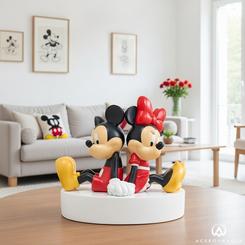 Ahorro con encanto y un guiño clásico a la animación: la Hucha Minnie & Mickey Disney reúne a la pareja más querida sentada espalda con espalda sobre una base blanca, una pieza decorativa que anima la habitación