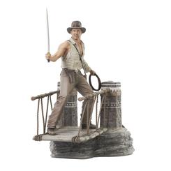 La emoción y la aventura nunca dejan de seguir a Indiana Jones. Ahora, prepárate para cruzar el puente de cuerda con él en esta espectacular estatua de la película "Indiana Jones y el Templo Maldito". 