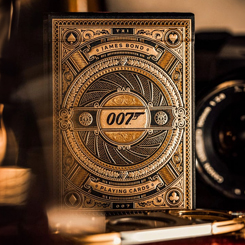 Conquista la mesa de juego con la baraja de cartas **James Bond 007**. Cada uno de los 52 naipes, elaborados con materiales de primera calidad, ofrece una experiencia inigualable para el póquer. 
