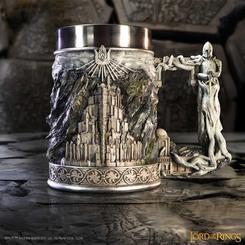Coge tu bebida favorita y brinda por la Ciudad Blanca con esta jarra de El Señor de los Anillos inspirada en Gondor, que mide 15,5 cm de altura y combina un resistente interior de acero inoxidable con un exterior esculpido en resina