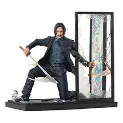 El legendario John Wick se arrodilla en una pose imponente en esta estatua de PVC de 20 cm inspirada en John Wick: Chapter 4. Con una espada en una mano y nunchakus en la otra