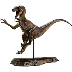 Despierta la emoción y el peligro de Jurassic Park con la Estatua Prime Collectibles 1/10 del Velociraptor en Salto, una representación épica de la ferocidad de estos depredadores ágiles. ¡