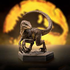Icons es la línea más nueva de Iron Studios, compuesta por estatuas de los dinosaurios más famosos de Jurassic Park y Jurassic World, en miniaturas sobre pedestales estilizados con el logotipo