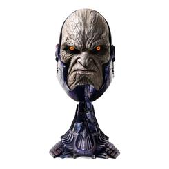 La presencia definitiva del villano más temible de DC llega en formato de exhibición con la réplica 1/1 Darkseid Art Mask de Justice League, una pieza de 52 cm pensada para dominar cualquier vitrina como si fuera un objeto de atrezo cinematográfico. 