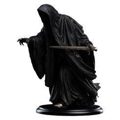 Oscura, elegante y con una presencia que impone desde el primer vistazo, esta estatua Ringwraith 18 cm de El Señor de los Anillos recrea uno de los instantes más inquietantes de La Comunidad del Anillo