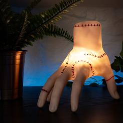 Imagina tener un toque de magia en tu hogar con la Lámpara 3D Cosa (Thing). Esta lámpara de sobremesa THING es mucho más que una simple fuente de luz: es un accesorio que agrega encanto y misterio a cualquier habitación.