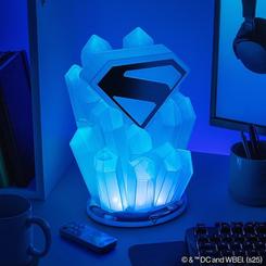 Lleva un fragmento del legendario refugio de Superman a tu hogar con esta espectacular luz Fortaleza de la Soledad, una réplica luminosa que combina tecnología y estilo en una pieza icónica para cualquier fan del universo DC. 