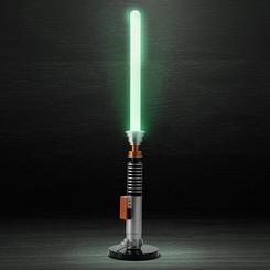 Experimenta la fuerza de la iluminación con la Lámpara de mesa Sable Láser verde de Luke Skywalker, una pieza de 59,6 cm que no solo ilumina tu espacio, sino que también rinde homenaje al legendario Jedi.