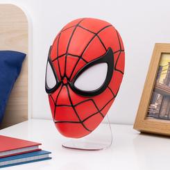 Visualiza la sensación de tener la esencia del Hombre Araña iluminando tu espacio con esta increíble lámpara máscara de Spider-Man. Con una altura de 22 cm, esta pieza no solo ilumina tu habitación, sino que también agrega un toque de acción