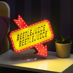 La lámpara de Beetlejuice de 25 cm es un impresionante artículo de colección para los amantes de la película de culto "Beetlejuice". Su diseño cautivador y tamaño la convierten en una pieza llamativa 