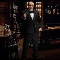 Poder silencioso que impone respeto nada más verlo. Esta figura articulada de Vito Corleone (20 cm), parte de la línea DAH –Dynamic 8ction Heroes– de Beast Kingdom, recrea con fidelidad el porte del Don