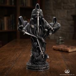 Varias sombras avanzan en una sola silueta, con espadas alzadas y capas que parecen moverse aunque todo esté quieto. La figura Ringwraiths of Middle Earth concentra el lado más oscuro de la fantasía épica en una estatua de resina