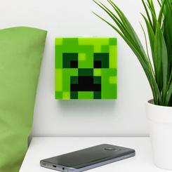 ¡Lleva el mob pixelado de Minecraft fuera del juego con la Luz Nocturna Creeper de Minecraft! Esta luz adhesiva cuadrada de 10 cm (4 pulgadas) presenta la icónica cara del Creeper