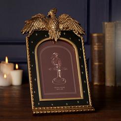 La magia de Hogwarts también se disfruta en los pequeños detalles, y el marco fotos Fawkes Harry Potter convierte una imagen especial en una pieza decorativa con mucha personalidad. 