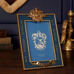 La elegancia de Hogwarts cobra forma en este marco fotos Ravenclaw Harry Potter, una pieza decorativa pensada para realzar tus recuerdos con un estilo distinguido y muy reconocible. 