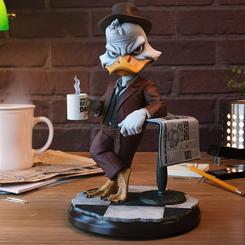 Humor noir con pico afilado y mucho oficio: Howard the Duck entra en tu vitrina dispuesto a resolver el caso. Esta Premium Format™ de Sideshow, en polystone de gran solidez, mide 28 × 18 × 18 cm