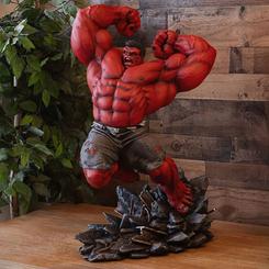 Descomunal y poderoso, emerge el temido Red Hulk en esta imponente estatua de la colección Marvel Premium Format. Con una altura de 74 centímetros, esta figura captura toda la fuerza y ferocidad del General Thunderbolt Ross