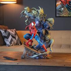 Impresionante estatua Marvel Premium Format Spider-Man, una obra maestra de colección que captura la esencia del querido superhéroe y sus mayores enemigos. Con unas dimensiones imponentes de 53 x 36 x 36 cm