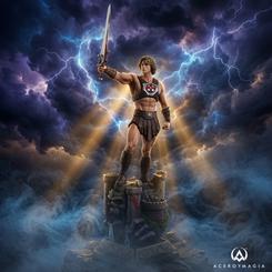 La Espada del Poder no descansa: domina la escena desde el primer vistazo. Esta estatua He-Man escala 1/3 de Masters of the Universe 2026 convierte al héroe de Eternia en una presencia monumental, pensada para ocupar el centro de una colección exigente.
