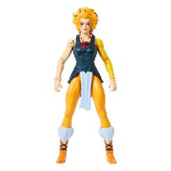 Una energía felina se apodera de tu vitrina con la figura de acción Cheetara de la serie Masters of the Universe x ThunderCats, que alcanza los 14 cm de altura y presenta una articulación completa
