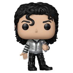 El brillo plateado de la Figura POP Michael Jackson Bad Tour Metallic convierte un gesto icónico en una pieza con presencia inmediata. Basta verla en su caja expositora para reconocer esa mezcla de música, escenario y coleccionismo