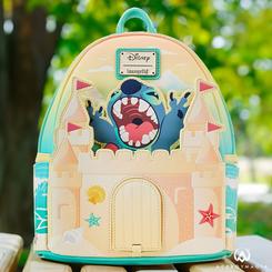 Descubre la magia de Lilo & Stitch con la encantadora Mini Mochila Castillo de Arena.

Esta adorable mochila captura la esencia de la entrañable amistad entre Lilo y Stitch