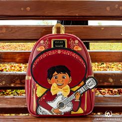 ¡Lleva contigo la magia de "Coco" a todas partes con esta encantadora mini mochila de Miguel!

Esta mini mochila, de un tamaño perfecto de 22,86 x 11,43 x 26,67 cm