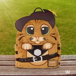 Una ola de encanto felino transforma cada salida en una aventura con esta mochila de peluche inspirada en El Gato con Botas de Shrek, diseñada por Loungefly con un acabado ultrasuave 