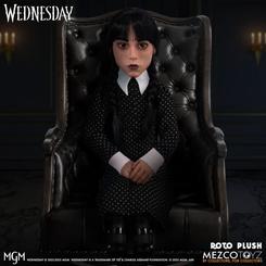 Mirada imperturbable, trenzas impecables y un aura gótica que conquista la vitrina: la Wednesday MDS Roto Plush Doll de Mezco Toyz eleva la esencia de Miércoles con un acabado premium de 46 cm 