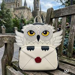 La magia del universo Harry Potter se materializa en una pieza de diseño que transforma cualquier look diario en una declaración de estilo con personalidad propia. Esta mochila Hedwig Harry Potter Loungefly 