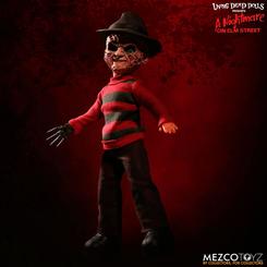Figura parlante de Freddy Krueger de la serie Living Dead Dolls, basada en el clásico del cine de terror Pesadilla en Elm Street. Con una altura de 25 cm, esta representación del temido asesino de los sueños