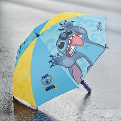 Añade un toque de diversión a los días lluviosos con el paraguas plegable de Disney inspirado en Stitch. Confeccionado en 100% poliéster, este paraguas combina una estructura resistente de metal y PVC