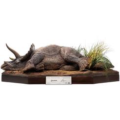 La maqueta Jurassic Park Sick Triceratops 1/8 representa uno de los momentos más memorables del cine con un nivel de fidelidad que transmite emoción, realismo y respeto absoluto por la obra original de 1993. 