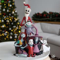 Descubre la fascinante pirámide de personajes de The Nightmare Before Christmas, creada por Disney Showcase, una pieza alegre que captura a los traviesos personajes del clásico de Tim Burton