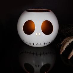 Brillo espectral con sonrisa inconfundible. Esta vela LED de Jack Skellington convierte cualquier rincón en un pequeño Halloween eterno: la esfera reproduce su cabeza con el gesto cosido 