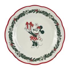 Brillo navideño que luce en cada mesa. Este plato de cena de Minnie Mouse enamora por su borde ondulado con filete rojo y la corona de acebo que recorre el perímetro, enmarcando a Minnie con su regalo en el centro. 