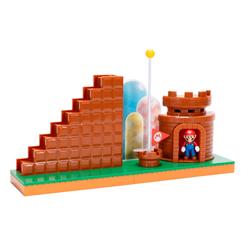 Experimenta el desenlace de Super Mario Bros en tu hogar con el Playset “Level End”, que recrea el mítico tramo final de cada nivel. La figura articulada de Mario de 6?cm y los detalles auténticos