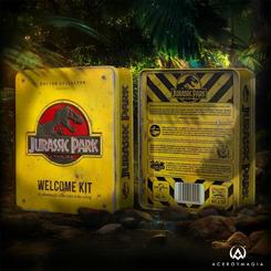 Nostalgia cinéfila en estado puro: la Réplica Caja Metal Jurassic Park Welcome Kit (Standard) llega con acabado “vintage” para que revivas la apertura del parque más famoso del cine mientras guardas tus recuerdos con estilo