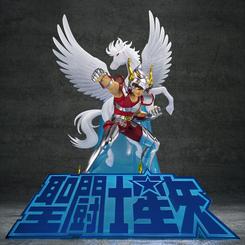 La figura Saint Seiya Pegasus Seiya entra por los ojos como una escena congelada en pleno arranque de batalla. El brillo metálico de la armadura, las alas abiertas de Pegaso y la pose en avance convierten esta figura original de colección