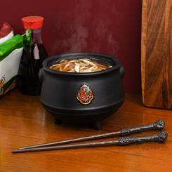 Añade un toque mágico a tus comidas con el Bowl Ramen de Harry Potter en forma de caldero. Fabricado en gres de alta calidad, este encantador bol está diseñado para los verdaderos amantes del mundo mágico. 