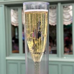 La elegancia cobra vida en este exclusivo set de dos copas de champán de doble pared Disneyland Paris, una pieza que transforma cualquier celebración en un momento de auténtico encanto. 