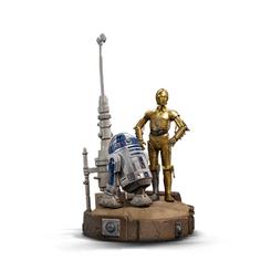 Embárcate en una nueva aventura intergaláctica con la estatua exclusiva de Iron Studios "C-3PO y R2-D2 Deluxe - Star Wars - Art Scale 1/10". Esta cautivadora pieza presenta a la pareja de droides más famosa de una galaxia muy, muy lejana