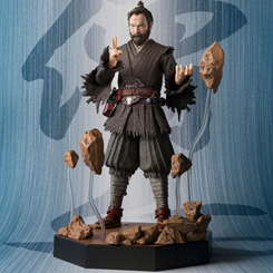 Revive la saga galáctica con la figura articulada de Obi-Wan Kenobi de la línea "Meisho Movie Realization". Esta impresionante pieza de aproximadamente 18 cm combina la elegancia samurái con la icónica imagen del maestro Jedi